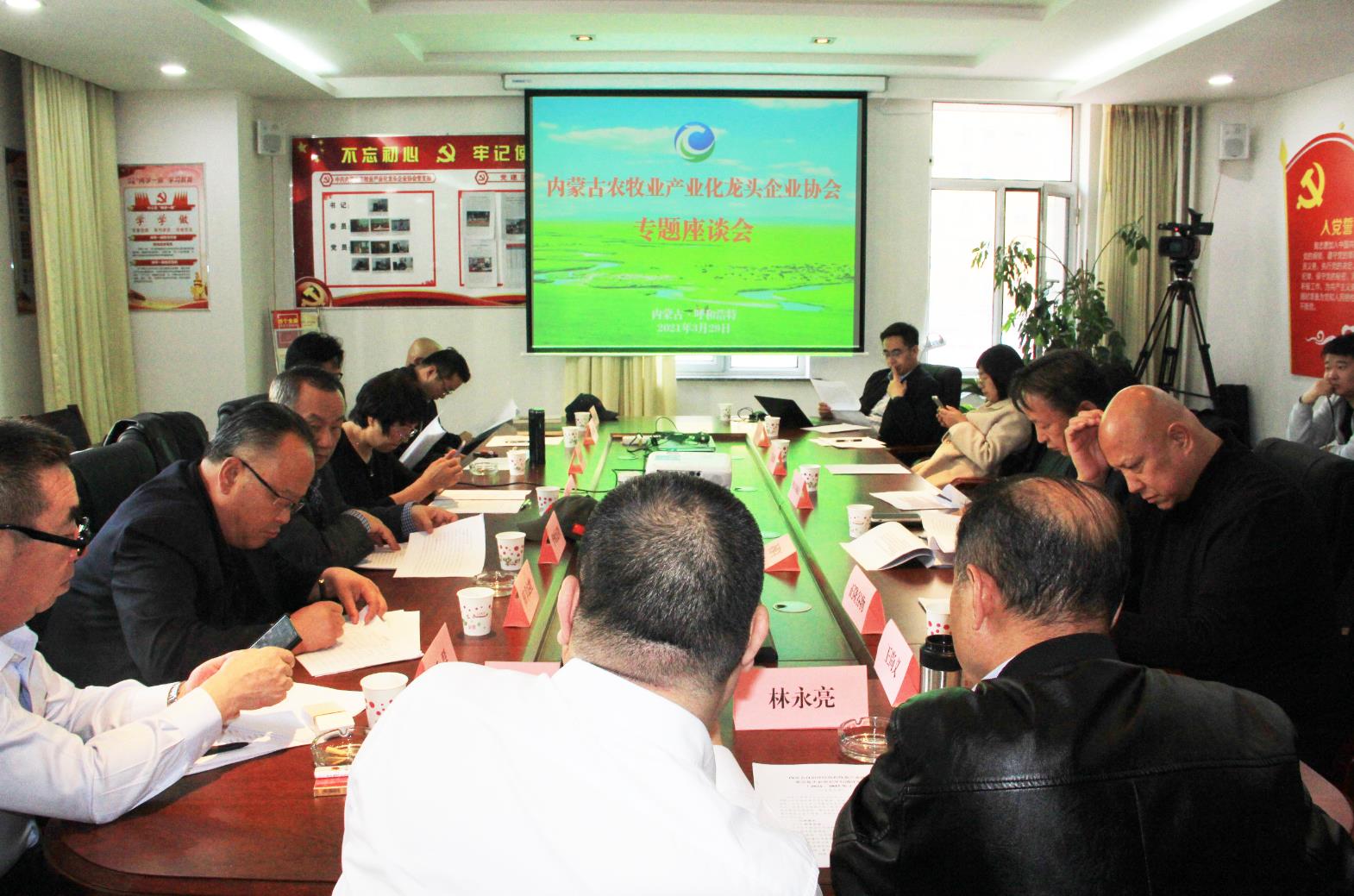 建言獻策，充分發(fā)揮協(xié)會的組織協(xié)調(diào)能力